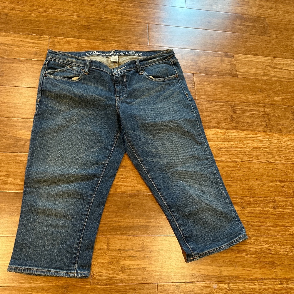 Like new jeans capri